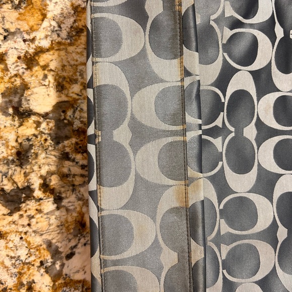 Vintage Coach Bag XL Grey in good condition.. staining on the bottom of the bag - Picture 4 of 5